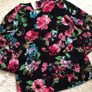 3/$20 ❤️ Wells Grace floral top